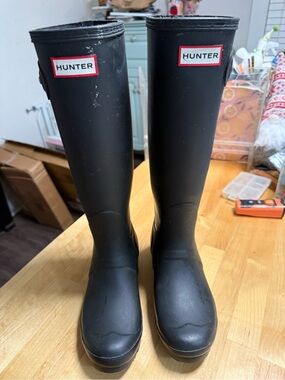 Hunter Black Tall Gloss-Trim Rain Boots